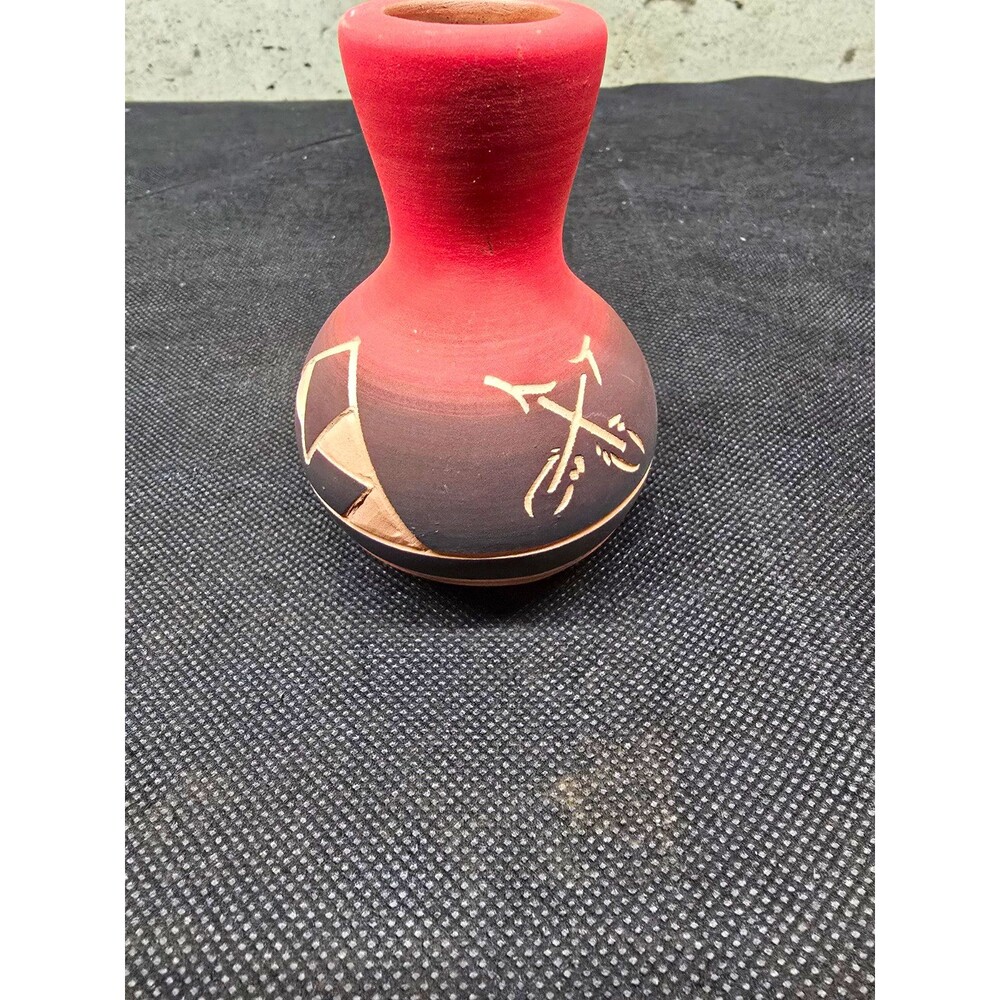 Jeanne High Elk Sioux Falls Nice Vase. Antique Vintage Great Condition